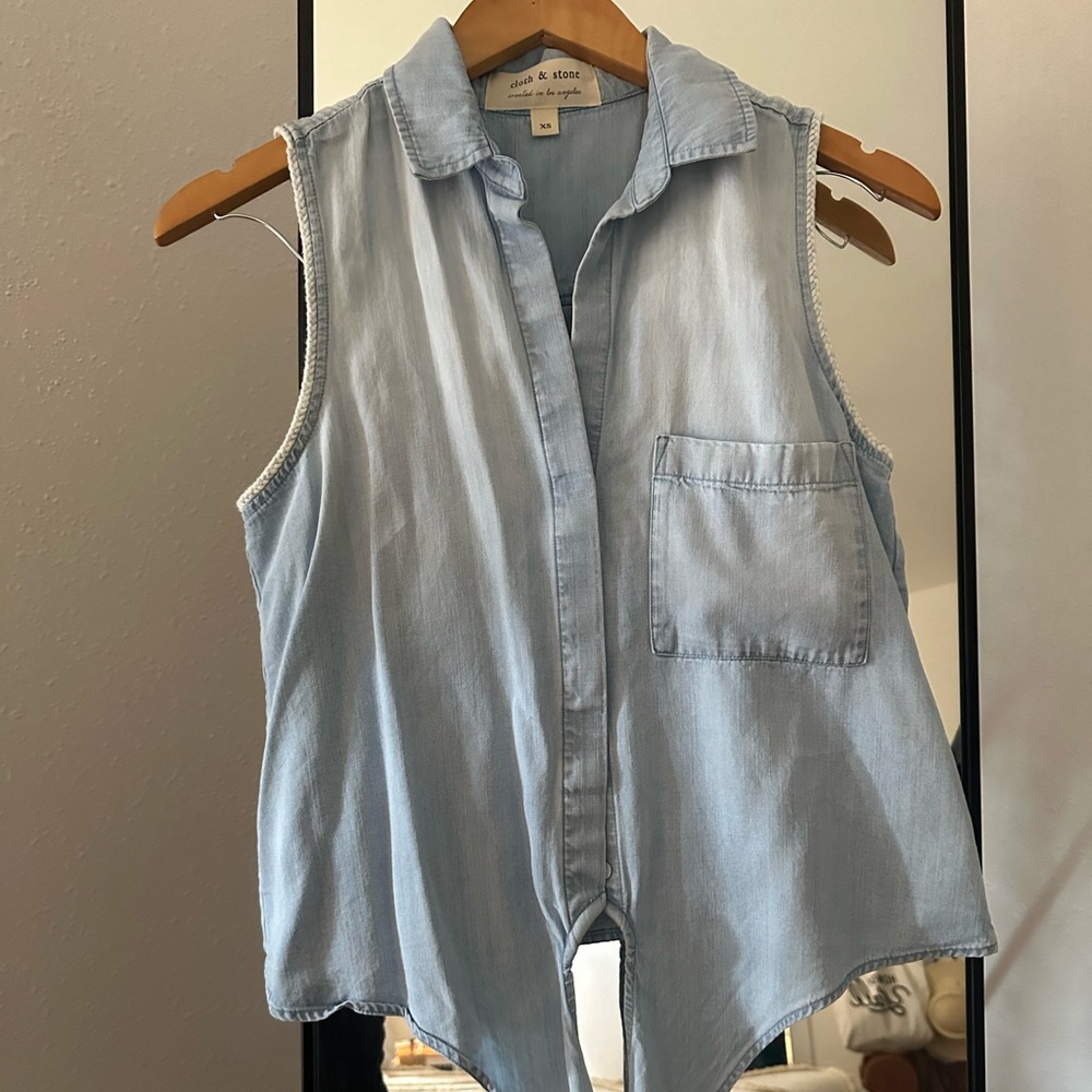 Cloth & Stone chambray tank - size XS.